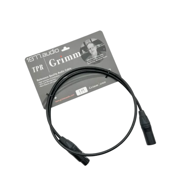 Câble AES-EBU Grimm Audio TPR de 100cm enroulé et accroché à son présentoir en carton