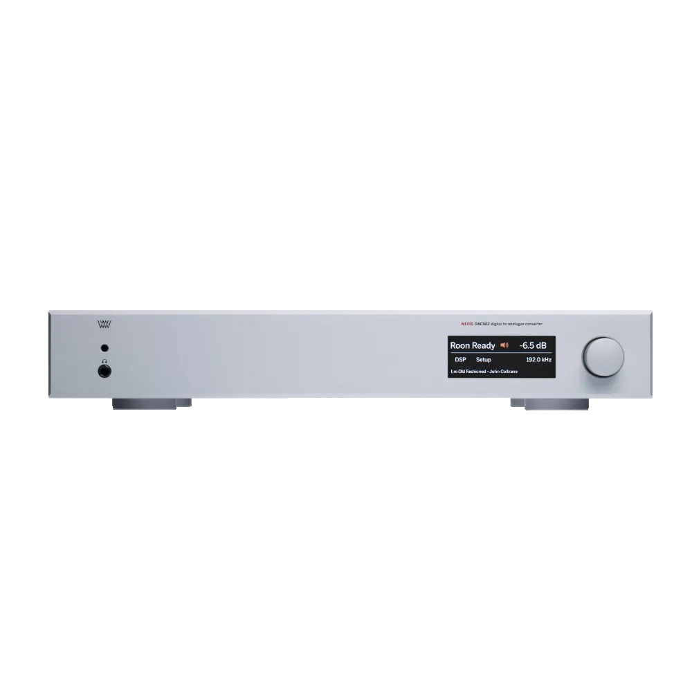 Convertisseur (DAC) Weiss DAC502 couleur argent vu de face avec le capteur infrarouge et la prise jack 3.5 situés sur la gauche du produit, d'un écran couleur indiquant "Roon Ready" et -6,5dB et enfin le bouton rotatif de gestion du niveau de sortie