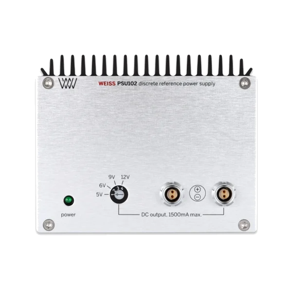 Alimentation Weiss PSU102 vue de face avec le témoin vert de fonctionnement, le sélecteur de tension de sortie (5v 6v 9v 12v) et deux connecteurs permettant de relier des appareils fonctionnant en courant continu